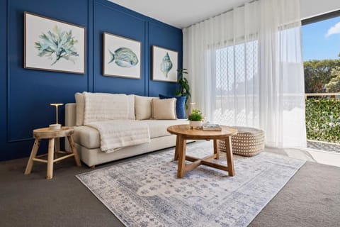 Day, Balcony/Terrace, Living room, Seating area
