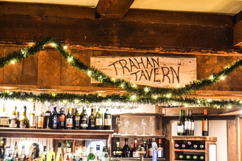 Lounge or bar, Lounge or bar