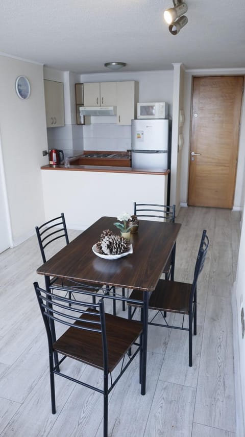 Kitchen or kitchenette, Dining area, oven, pet friendly, stove