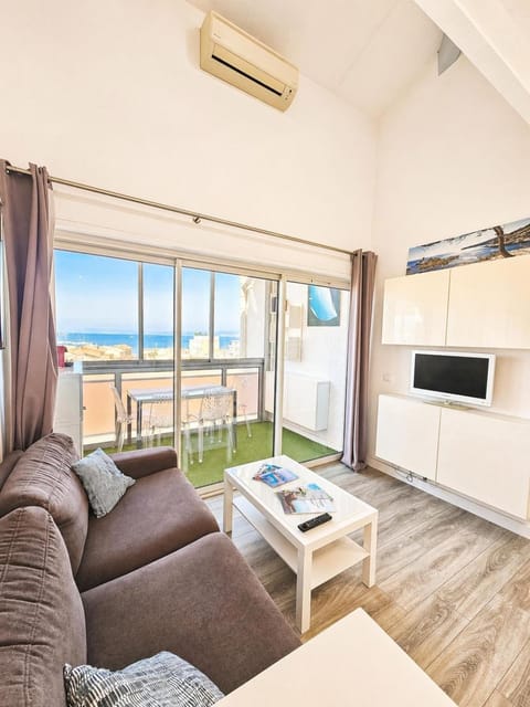 View (from property/room), Living room, Sea view, air conditioner