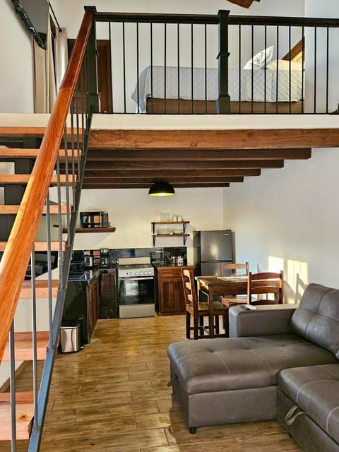 TV and multimedia, Kitchen or kitchenette, Living room, Seating area, Dining area