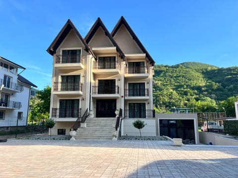 Property building, Guests, Parking