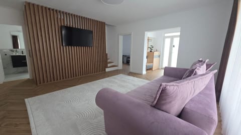 Communal lounge/ TV room, Living room, Seating area