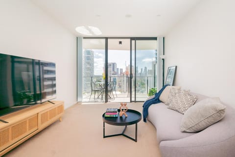 TV and multimedia, Living room, Seating area, Evening entertainment