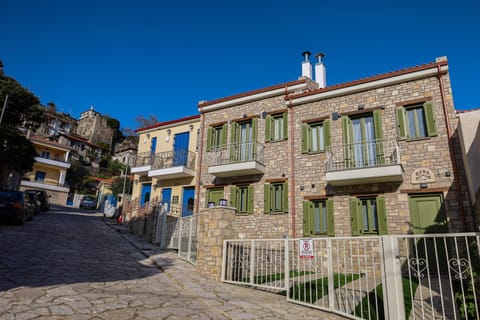 Property building, Neighbourhood, Street view, Location, Parking