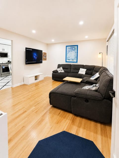 Living room, internet