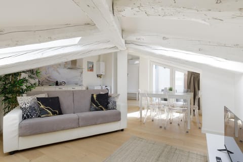 Bed, Kitchen or kitchenette, Living room, Photo of the whole room, Seating area, Dining area, Bedroom