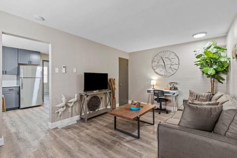 TV and multimedia, Living room, Seating area, Evening entertainment
