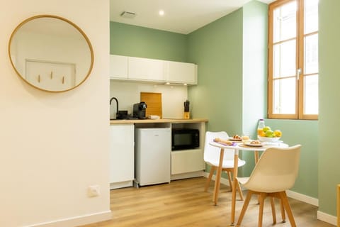 Dining area, kitchen