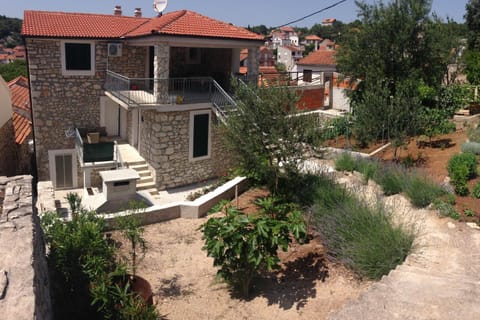 Location, children, Family