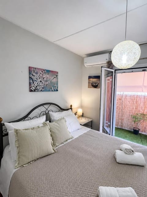 Bed, Bedroom, air conditioner