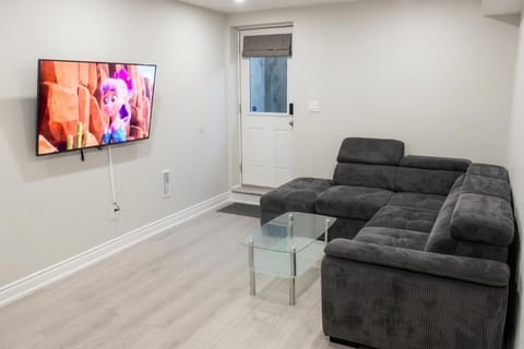 Communal lounge/ TV room, TV and multimedia, Living room, Seating area, Evening entertainment