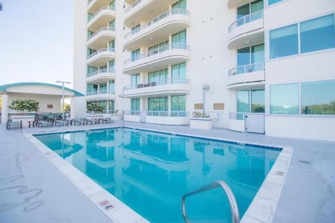 Property building, Day, Pool view, Swimming pool, sunbed