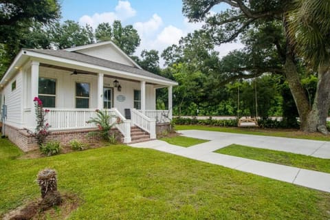 Property building, Day, Natural landscape, Garden