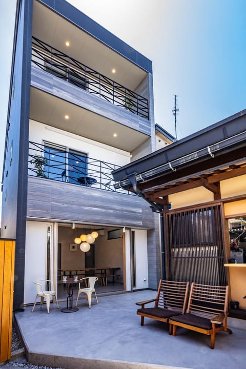 Property building, Patio, Balcony/Terrace
