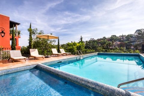 Swimming pool