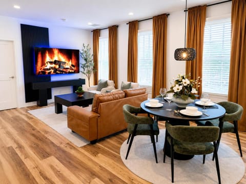 TV and multimedia, Living room, Seating area, Dining area