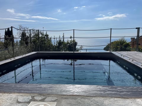 Hot Tub, Swimming pool