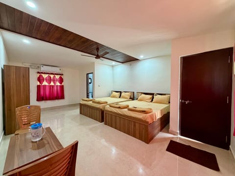 Photo of the whole room, Bedroom, towels