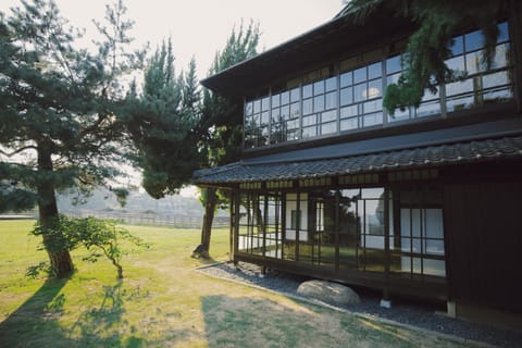 Property building, Day, Natural landscape, Garden, Garden view