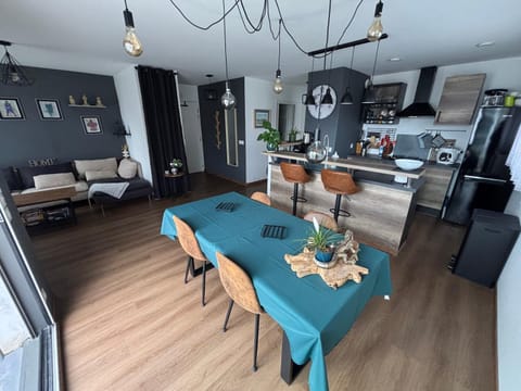 Living room, Seating area, Dining area