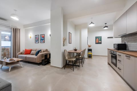 Kitchen or kitchenette, Living room, Seating area, Dining area, oven, pet friendly, stove