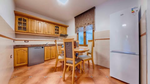 Kitchen or kitchenette, oven
