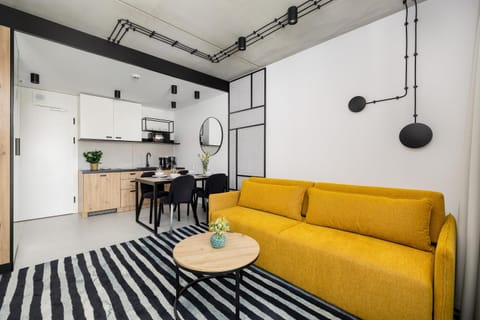 Kitchen or kitchenette, Living room, Seating area, Dining area