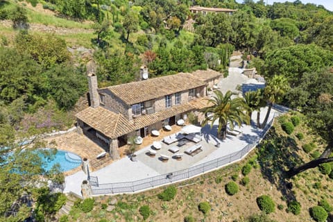 Property building, Natural landscape, Bird's eye view, Garden, Garden view, Pool view, Swimming pool
