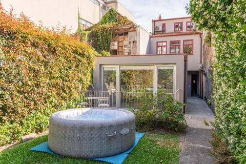 Garden, Hot Tub