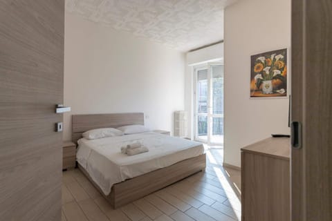 Bed, Photo of the whole room, Bedroom, towels, wardrobe