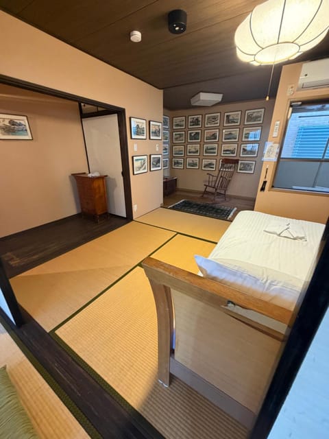 Photo of the whole room, Dining area
