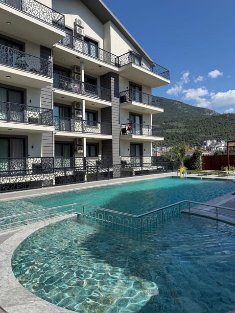Property building, Natural landscape, Balcony/Terrace, Mountain view, Pool view, Swimming pool, sunbed