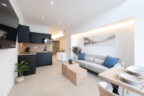 TV and multimedia, Kitchen or kitchenette, Living room, Photo of the whole room, Seating area, Dining area