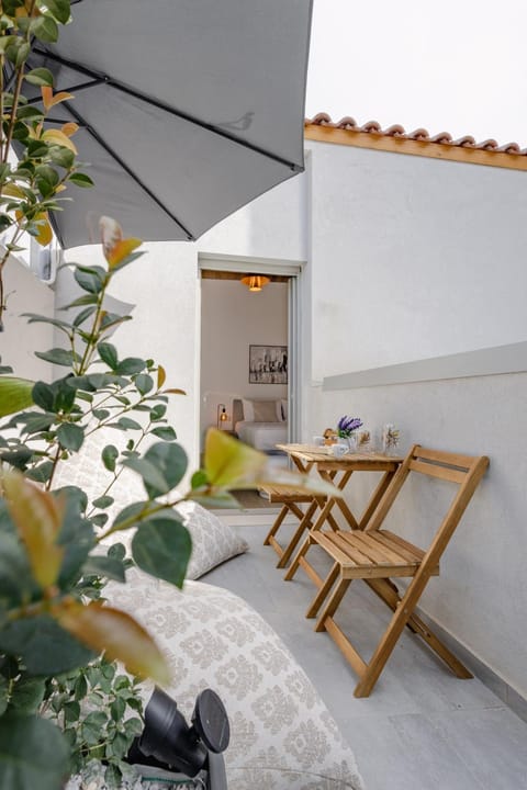 Patio, Day, Balcony/Terrace, Seating area