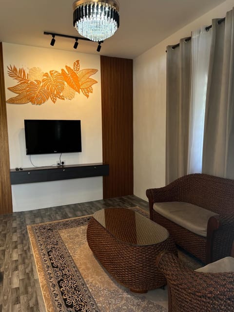 TV and multimedia, Living room, Seating area, Evening entertainment