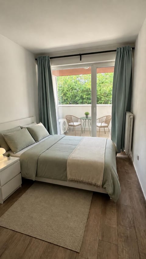 Bed, View (from property/room), Balcony/Terrace, Bedroom