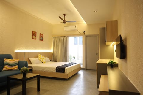 Bed, TV and multimedia, Photo of the whole room, Bedroom, air conditioner