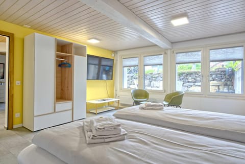Bed, TV and multimedia, Photo of the whole room, Bedroom, internet, towels, wardrobe