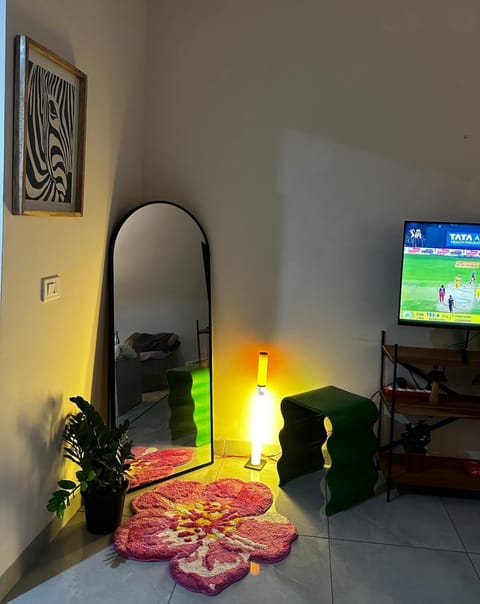 TV and multimedia, Living room, Seating area, Evening entertainment