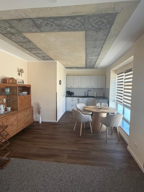 Kitchen or kitchenette, Seating area, Dining area