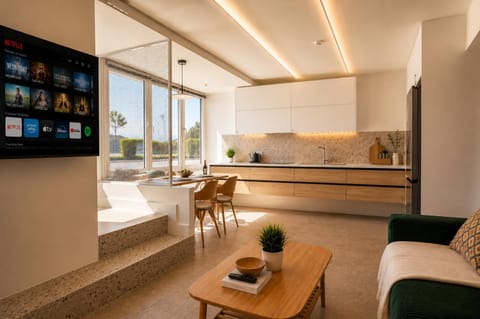 TV and multimedia, Kitchen or kitchenette, Dining area