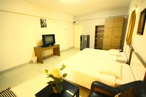 Photo of the whole room, Bedroom