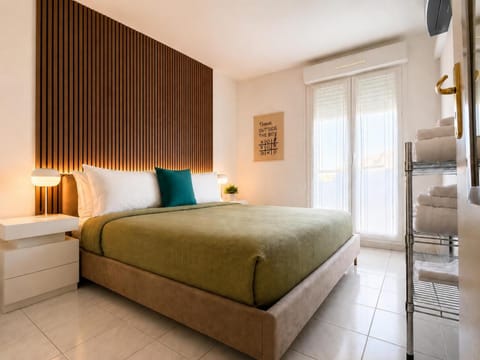 Bed, Bedroom, flat iron, wardrobe, air conditioner