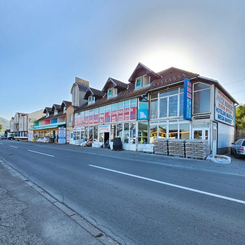 Property building, Neighbourhood, Street view, Location, Parking