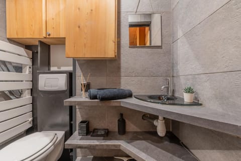 Bathroom, Kitchen or kitchenette