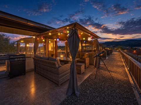 BBQ facilities, BBQ facilities, Balcony/Terrace, Balcony/Terrace, Seating area, Lake view, Lake view