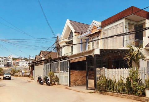 Property building, Off site, Neighbourhood, Location