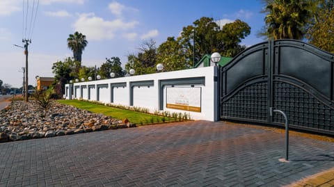 Property building, Day