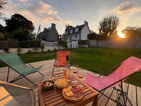 Patio, Dining area, Garden view, sunbed